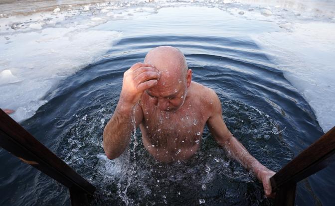 Крен моржовый — почему ледяная купель больше привлекает пожилых - «Здоровье»