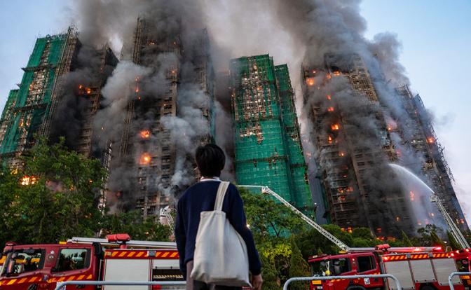 «Человейники» вспыхнули, как спички: Горящий бамбук в Гонконге убил 55 человек, 279 пропали без вести - «Происшествия»