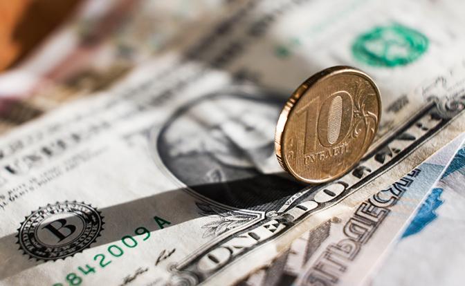 Нынешний курс доллара больно бьет по бюджету — чего еще ожидать от могучего рубля? - «Экономика»