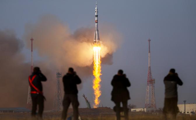 Отечественной космонавтике желательно сменить орбиту, с МКС даже Москву еле видно - «Происшествия»