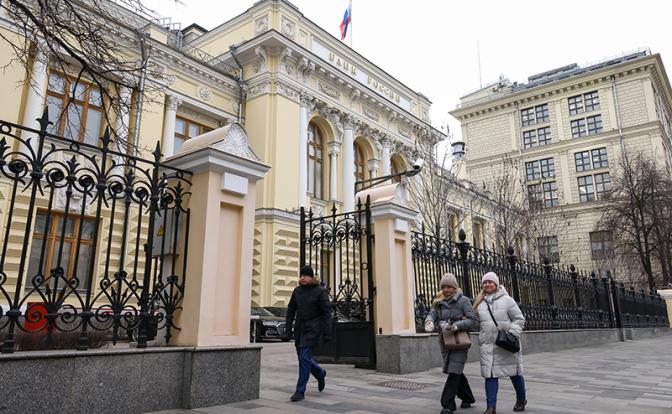 ЦБ изучает, как низко может пасть ключевая ставка — и как долго ей это лучше делать - «Экономика»