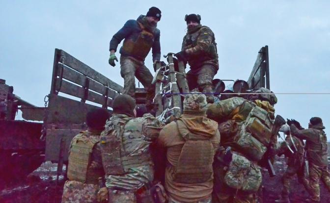 ВСУ, ругаясь, окапываются под Сумами: «Хороших пацанов положил, а теперь дохлыми „мобиками“ дыры затыкает» - «Военные действия»