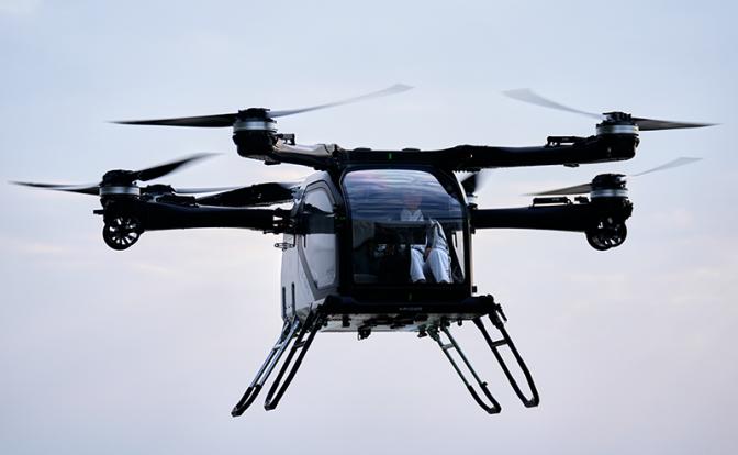 Автопром с размахом … крыла. Грузовикам и общественному транспорту дороги больше не понадобятся - «Авто»