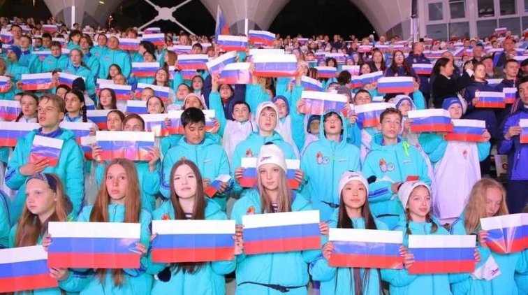 Тысячи оваций: "Артек" встретил российских паралимпийцев