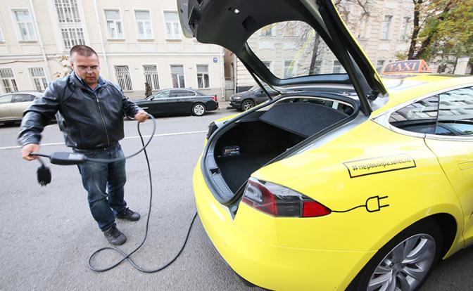 Депутаты ждут Tesla с зелёным огоньком в России. «Электрички"-такси хотят вывести из-под закона - «Авто»