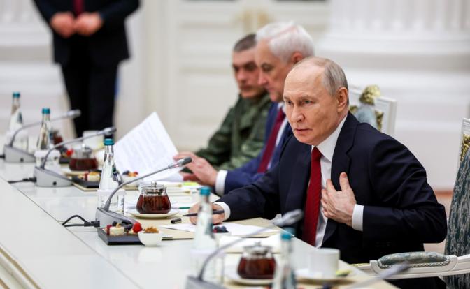 Полковник Макгрегор: У Путина лопнуло терпение. Решающее наступление он начнет до конца лета - «Военные действия»