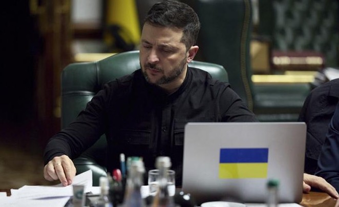 Зеленского — к ответу: Страну золотых унитазов зовут на антикоррупционный Майдан - «Политика»
